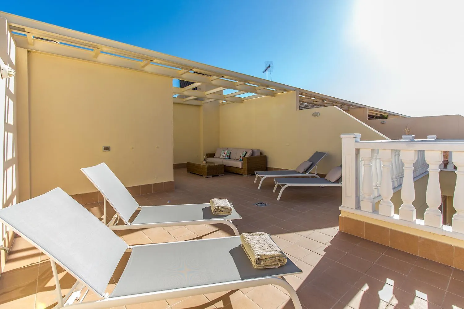 Palm Duplex Penthouse Apartment 0*, Palm-mar